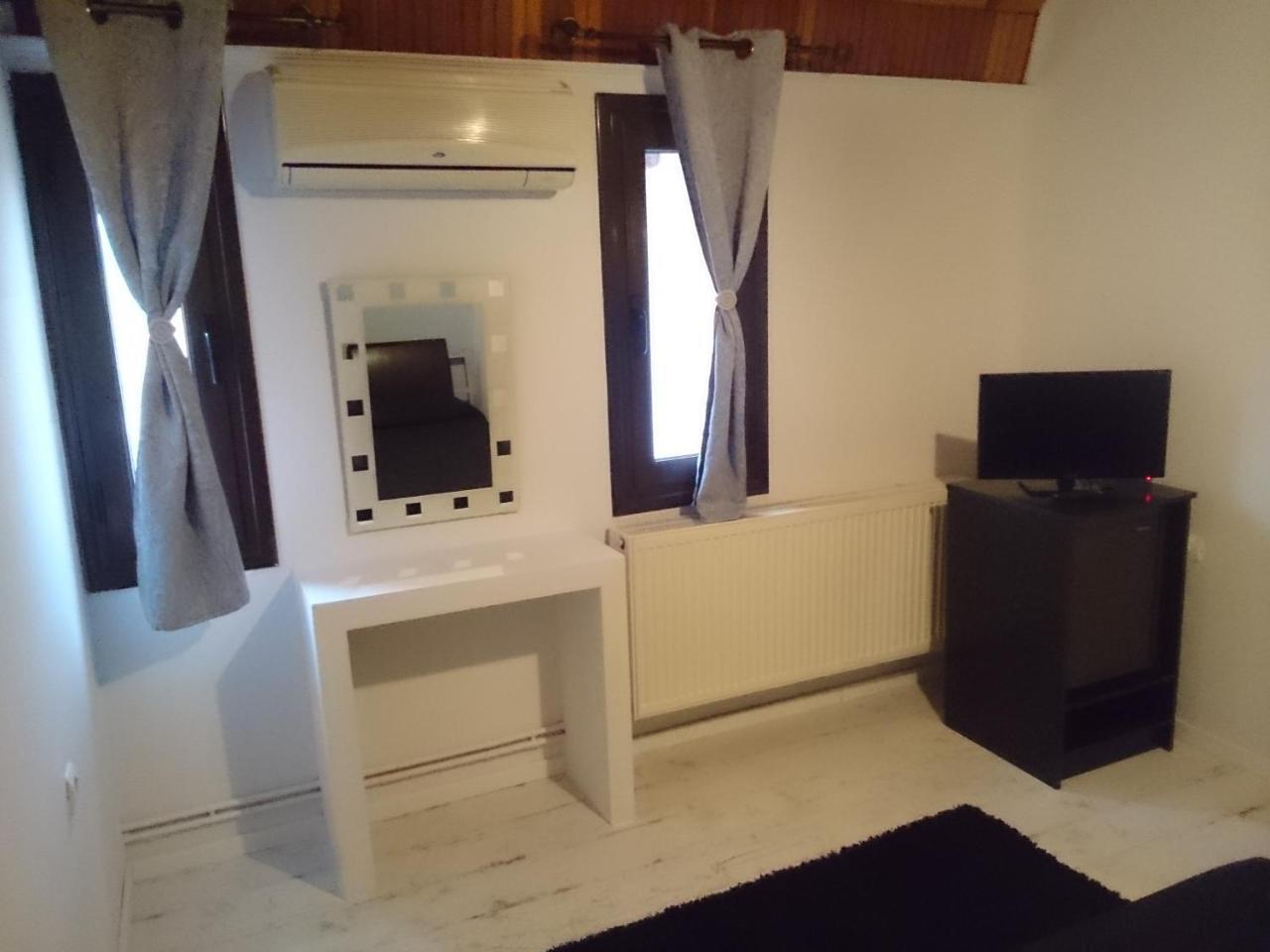 Oasi Hotel Káto Loutrákion Eksteriør billede